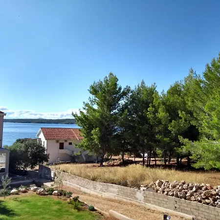 Hvar *
