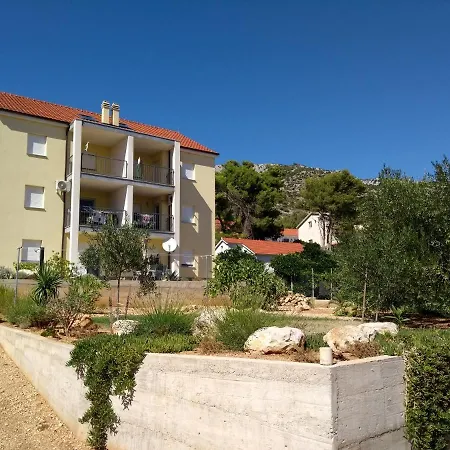 Hvar *